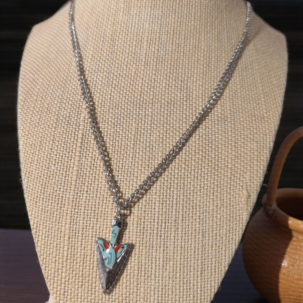 Vintage S.P. Enamel Souvenir Arrowhead Pendant Necklace 16”‎ Silvertone